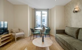 Photo of Parisian Leaf