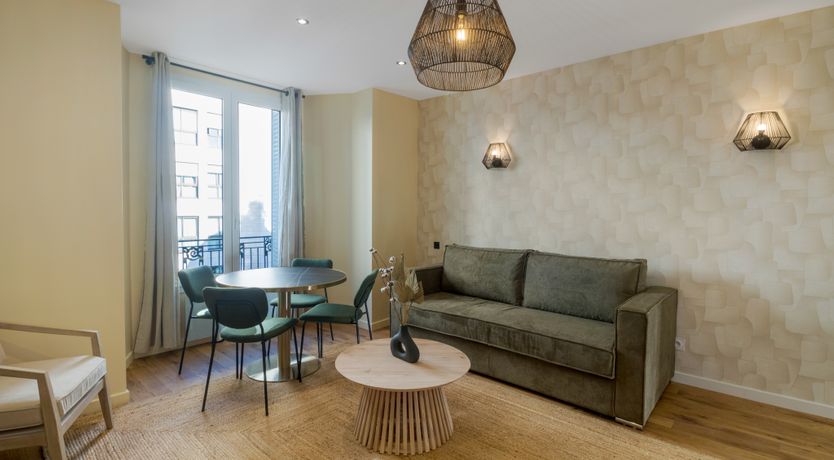 Photo of Parisian Leaf