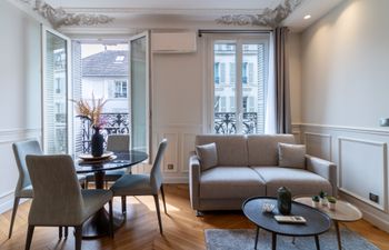The Garden of Paris Holiday Home