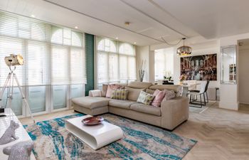 Soho Talks Holiday Home