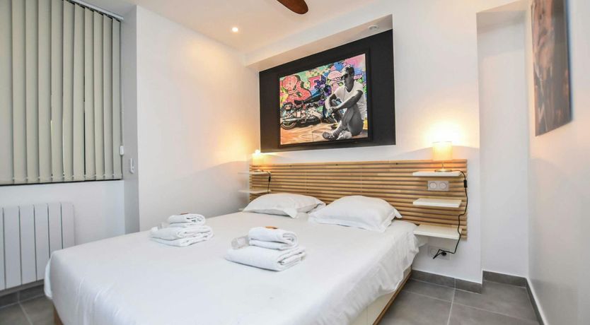 Photo of Murals in Paris