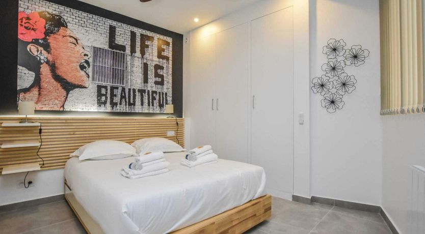 Photo of Murals in Paris