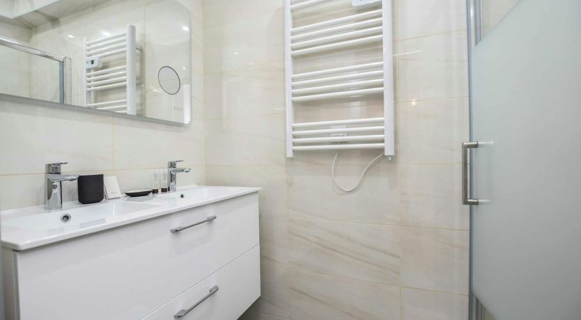 Photo of Murals in Paris