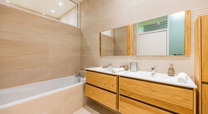 Photo of Parisian Velvet