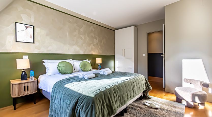 Photo of Top of the Haussmann