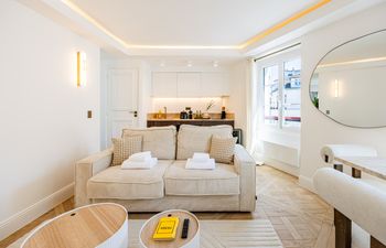 The Rooftops of Montmartre Holiday Home