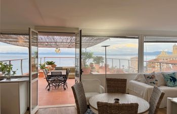 Glittering Blue View Holiday Home