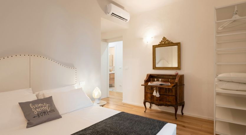 Photo of Florentine Flourish