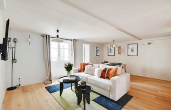Avocado & Orange Holiday Home