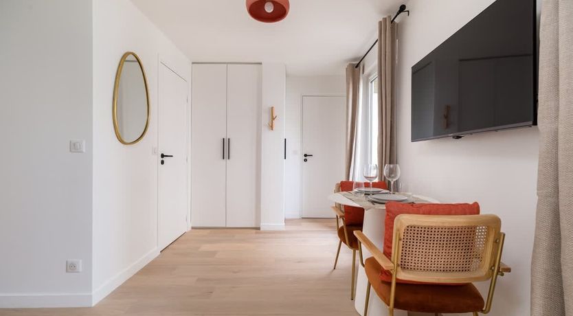 Photo of Au pied de la Tour Eiffel