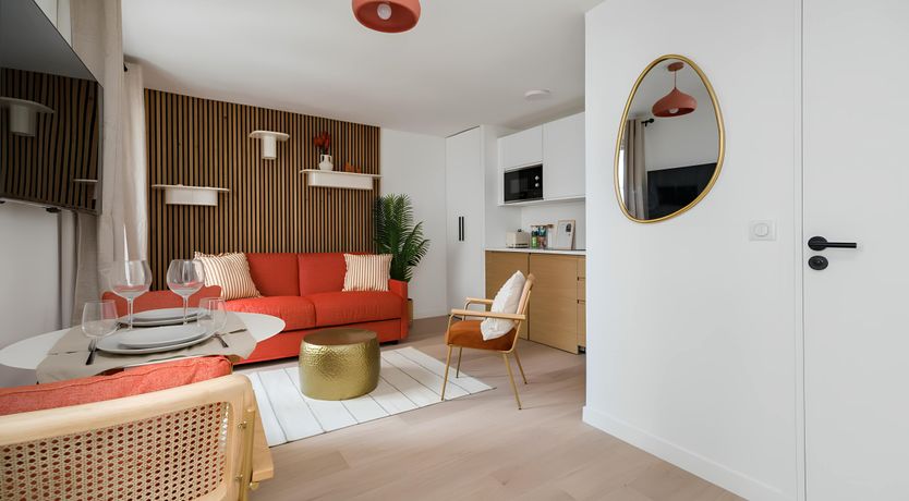 Photo of Au pied de la Tour Eiffel