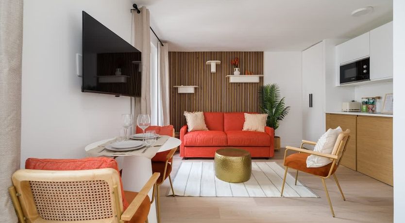 Photo of Au pied de la Tour Eiffel