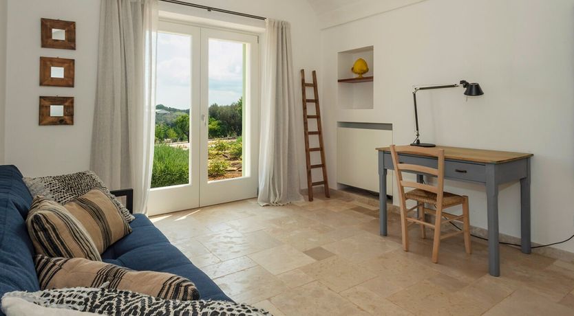 Photo of Levante Stones