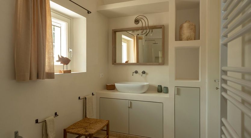 Photo of Levante Stones