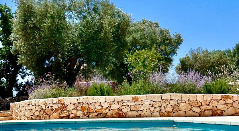 Photo of Levante Stones