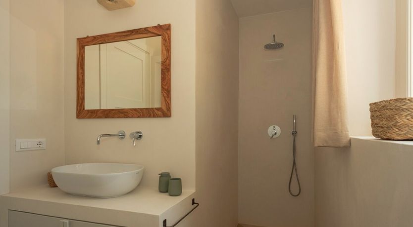 Photo of Levante Stones