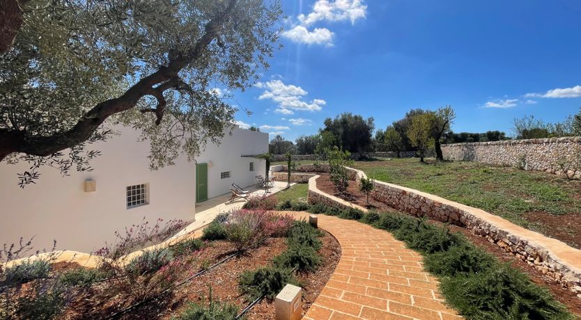 Photo of Levante Stones