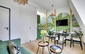 Bastille Jungle Holiday Home