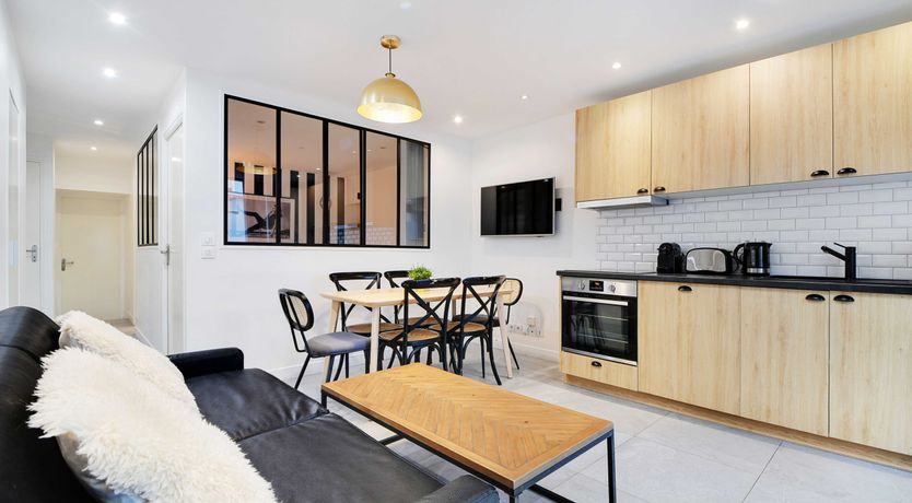 Photo of Parisian Monochromatic