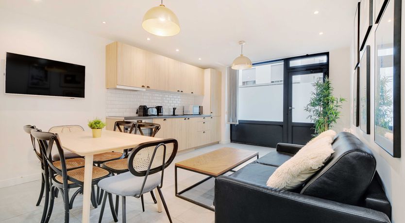 Photo of Parisian Monochromatic