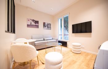 Sorbonne Sophisticate Holiday Home