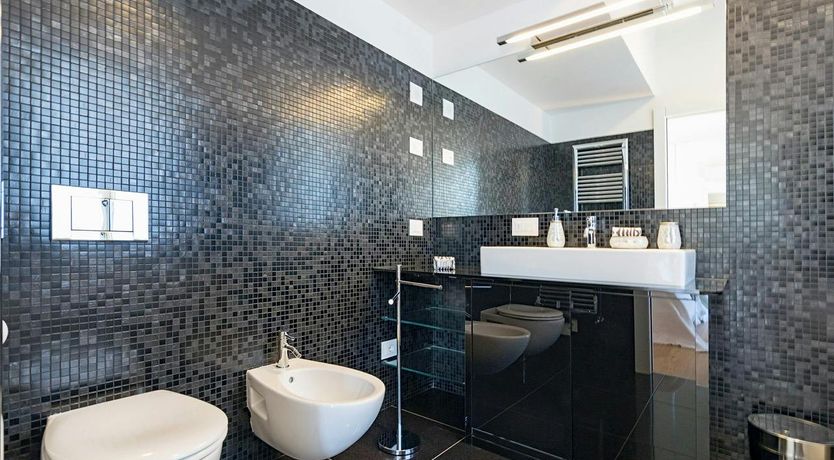 Photo of Lake Como Reflections