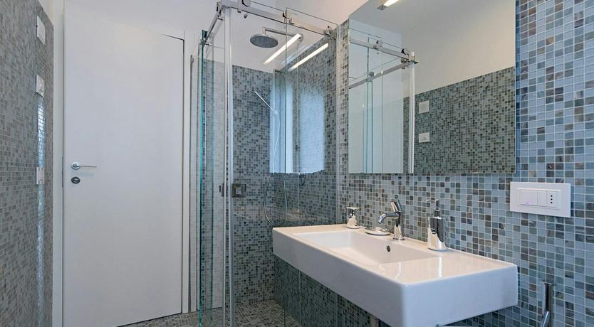 Photo of Lake Como Reflections