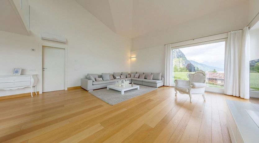 Photo of Lake Como Reflections