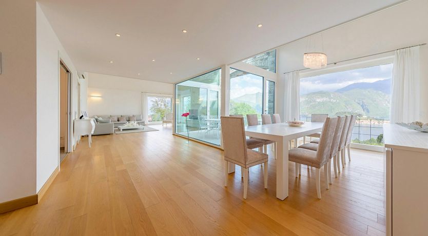 Photo of Lake Como Reflections