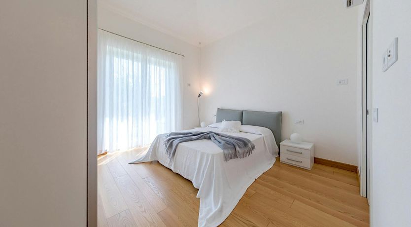 Photo of Lake Como Reflections