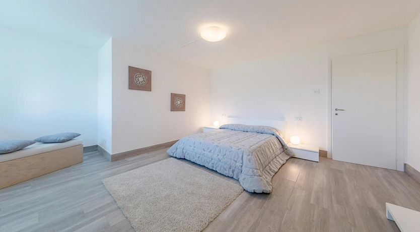 Photo of Lake Como Reflections