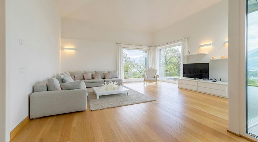 Photo of Lake Como Reflections