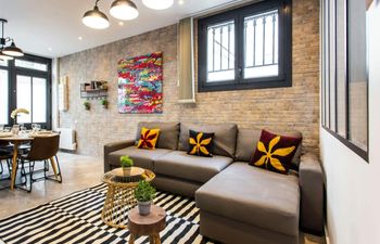Bastille Spirit Holiday Home