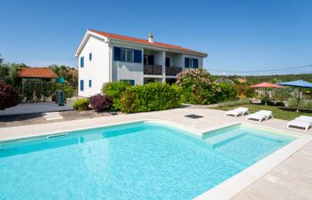 Terra Holiday Home