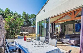 Les Cariatides 5 Holiday Home