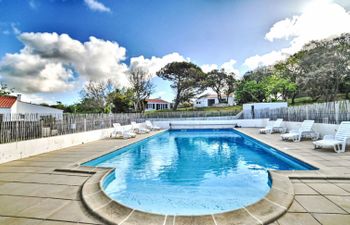 Les Cariatides 4 Holiday Home