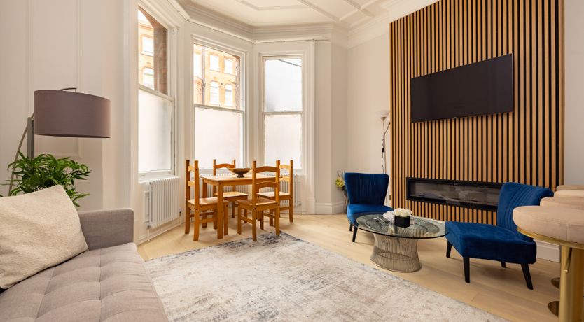 Photo of London Lovers