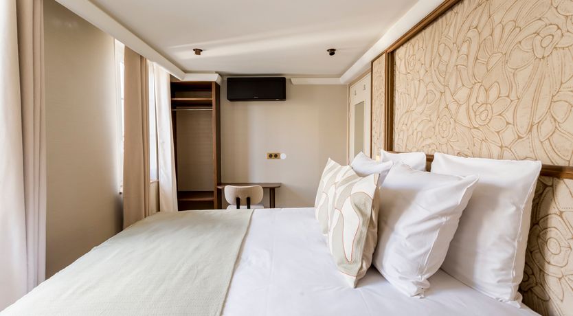 Photo of Brongniart & Beyond