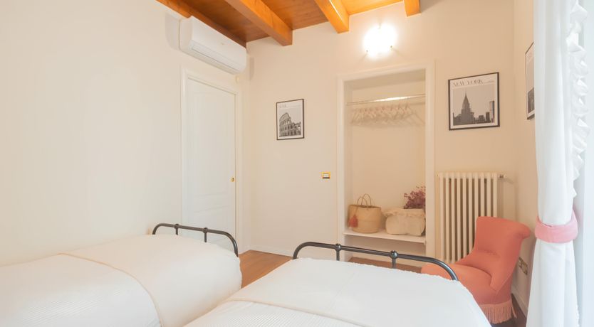 Photo of Como Calling