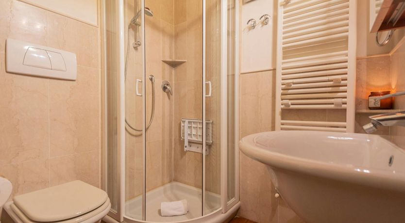 Photo of Como Calling