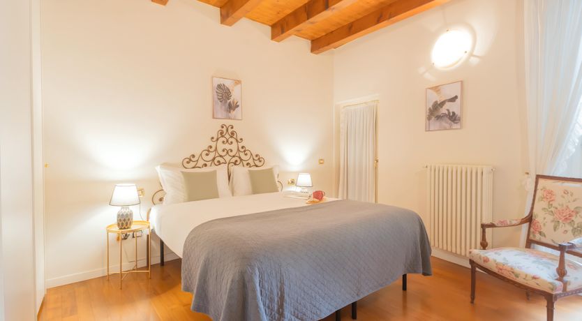 Photo of Como Calling