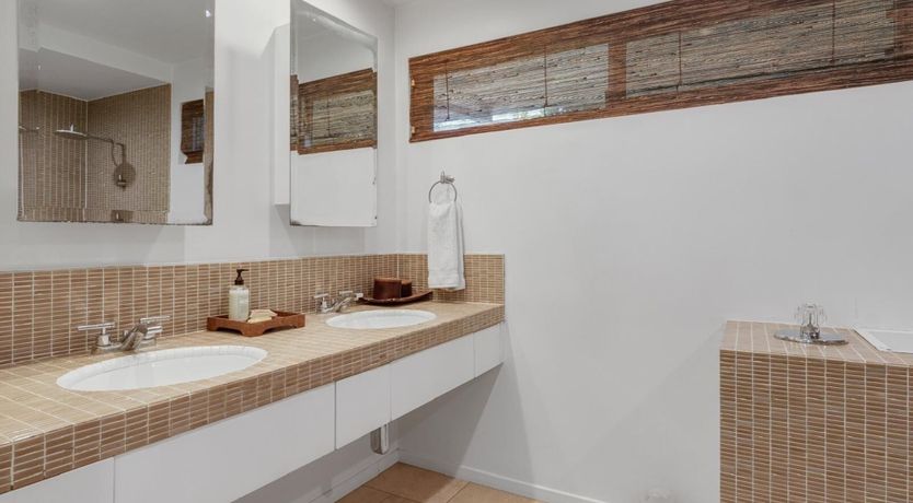 Photo of Golden Laurels