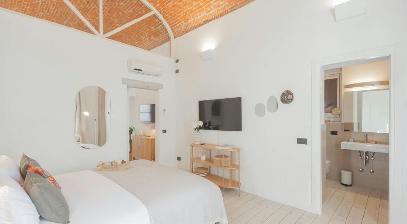 Photo of Lake Como Elegance