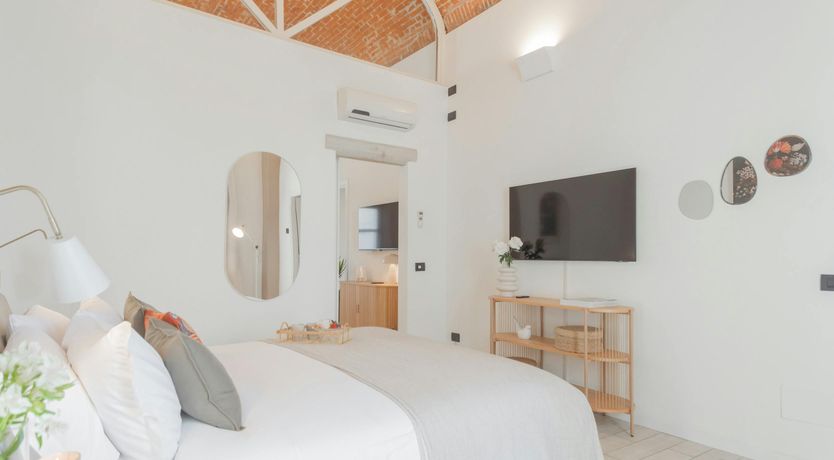 Photo of Lake Como Elegance