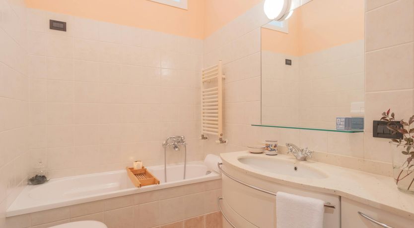 Photo of Como Sunshine