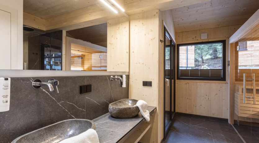 Photo of Superior #10 mit Sauna & Hot Tub Holiday Home 18