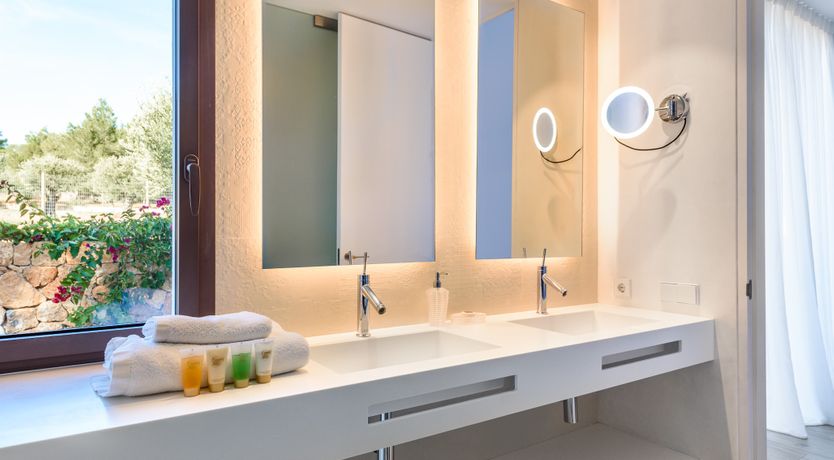 Photo of Alabaster Glimmer