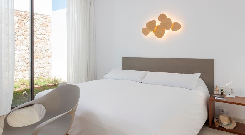 Photo of Alabaster Glimmer