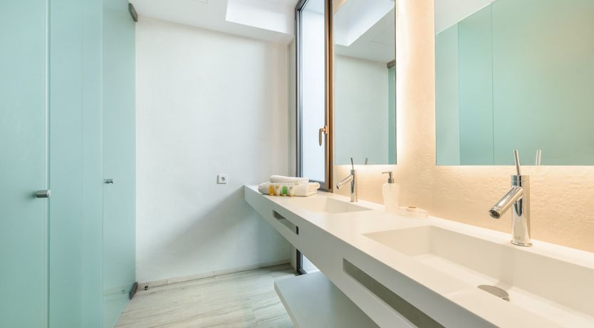 Photo of Alabaster Glimmer