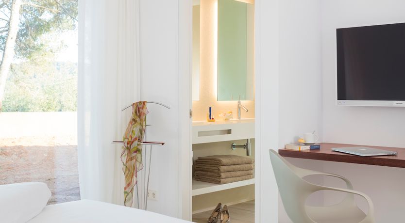 Photo of Alabaster Glimmer